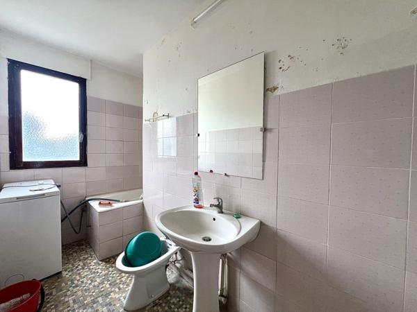 Chateau gombert (13013) 13013 - Les Olives / résidence Saint Théodore - Appartement 4 pièces à rénover.