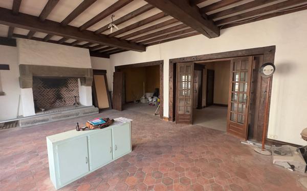 Appartement à vendre    6 pièces • 245 m2 Saint-Yrieix-la-Perche