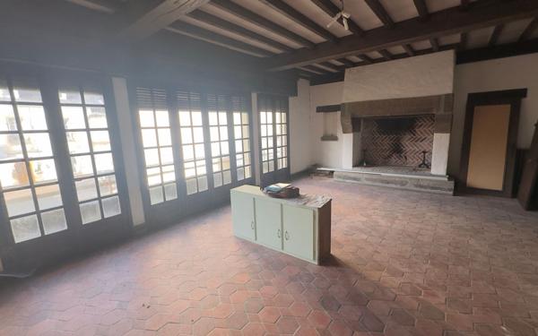 Appartement à vendre    6 pièces • 245 m2 Saint-Yrieix-la-Perche