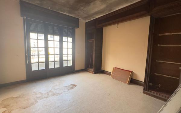 Appartement à vendre    6 pièces • 245 m2 Saint-Yrieix-la-Perche