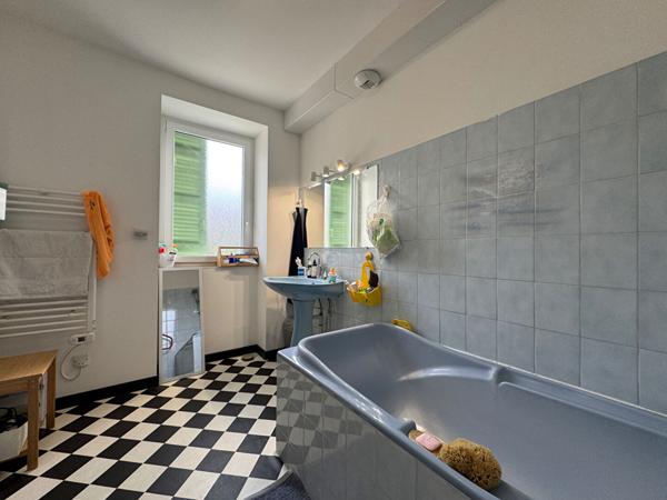 A vendre MAISON type 3/4 rénovée au calme de Périgueux avec garage et jardin