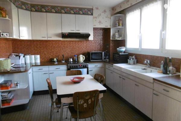 secteur hôpital , maison de 5 pièces avec jardin et garage