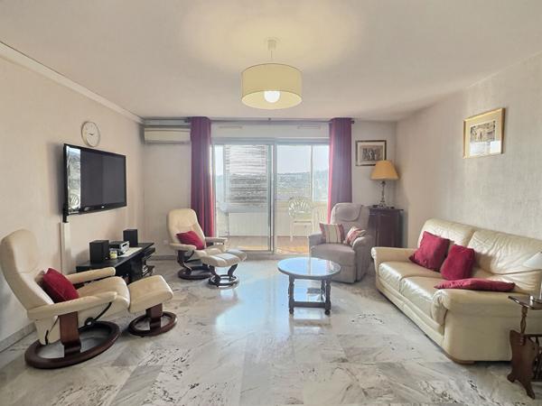 Aubagne centre-ville - Résidence Le Voltaire- Appartement T4-100 m2 avec 2 loggias