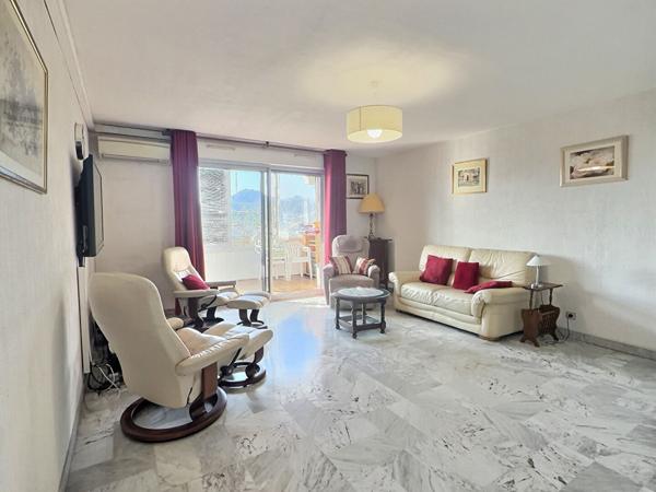 Aubagne centre-ville - Résidence Le Voltaire- Appartement T4-100 m2 avec 2 loggias