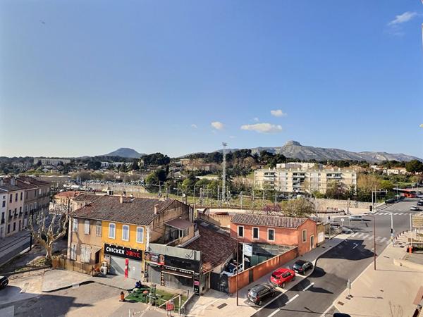 Aubagne centre-ville - Résidence Le Voltaire- Appartement T4-100 m2 avec 2 loggias