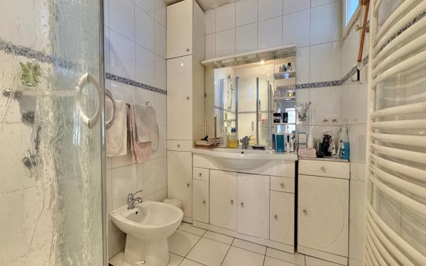 Appartement à vendre    2 pièces • 48,27 m2 Marseille 10