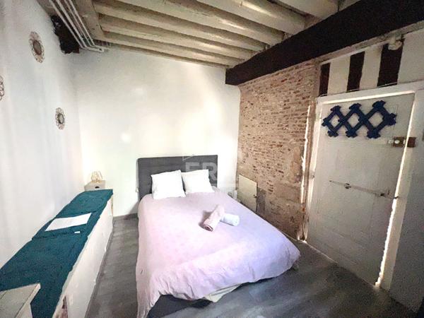 Coeur d'Orléans, maison de caractère avec patio, terrasse et garage .