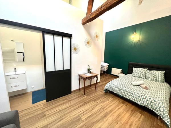 Coeur d'Orléans, maison de caractère avec patio, terrasse et garage .