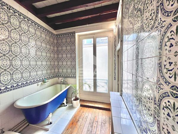 Coeur d'Orléans, maison de caractère avec patio, terrasse et garage .