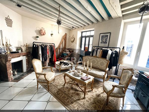 Coeur d'Orléans, maison de caractère avec patio, terrasse et garage .