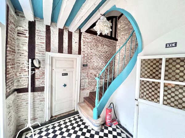 Coeur d'Orléans, maison de caractère avec patio, terrasse et garage .