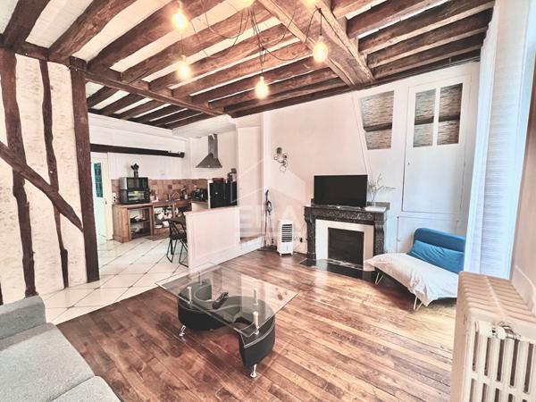 Coeur d'Orléans, maison de caractère avec patio, terrasse et garage .