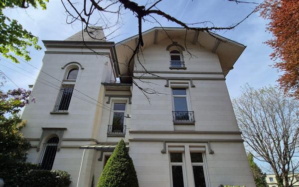 Maison à vendre    8 pièces •  Saint-Étienne