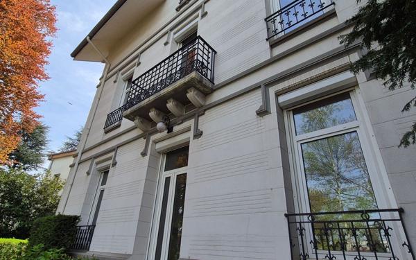 Maison à vendre    8 pièces •  Saint-Étienne