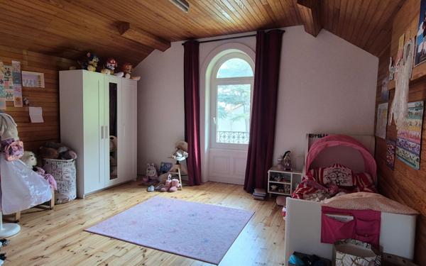 Maison à vendre    8 pièces •  Saint-Étienne