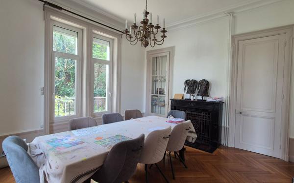 Maison à vendre    8 pièces •  Saint-Étienne