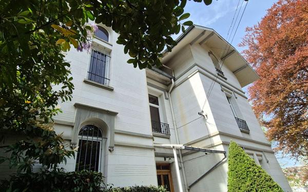 Maison à vendre    8 pièces •  Saint-Étienne