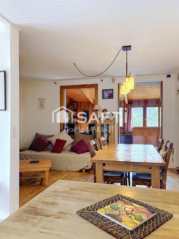 Villa 3 faces avec jardin et vue sur les montagnes