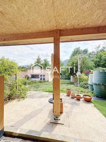 Villa 3 faces avec jardin et vue sur les montagnes
