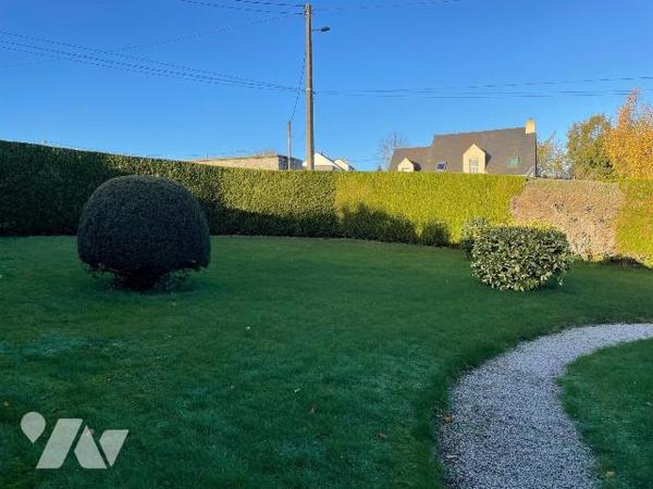 Située sur la commune de la Richardais, proche du centre, cette maison comprend : Au rez-de-cha...
