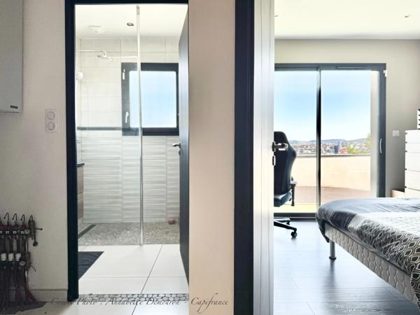 Villa d'Architecte contemporaine récente - 6 pièces/4 chambres - CLERMONT-FERRAND - Vue Panoramique - Piscine