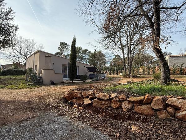 A VENDRE 83470 SAINT MAXIMIN LA SAINTE BAUME MAISON PLAIN PIED T3 DE 80M² SUR 2100M² DE TERRAIN