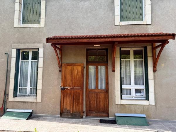 Maison de 136 m2, 4 ch, garage et terrain.