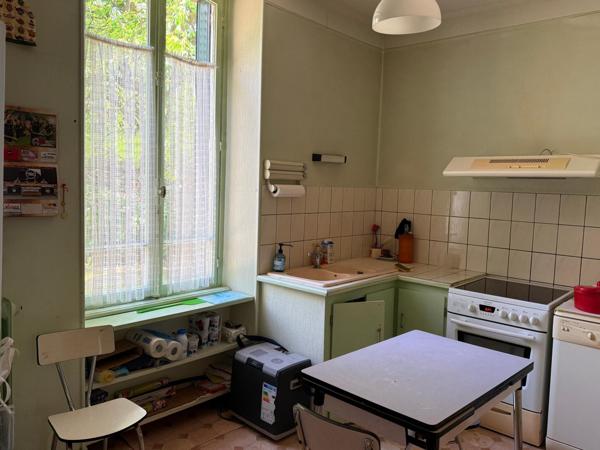 Maison de 136 m2, 4 ch, garage et terrain.