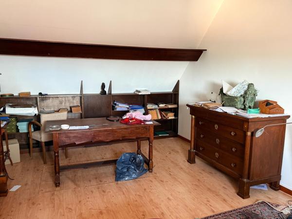 Maison de 136 m2, 4 ch, garage et terrain.