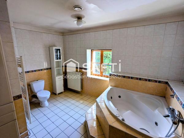 Belle longère avec ses nombreuses dépendances