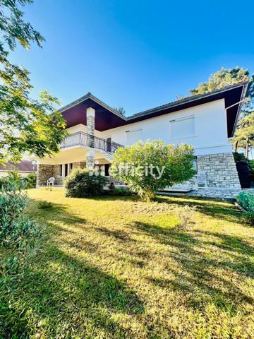 Maison 8 pièces - 205 m²