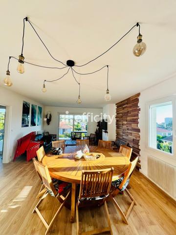 Maison 8 pièces - 205 m²