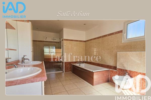 Location maison 4 pièces 157 m² Passa