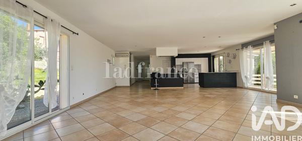 Location maison 4 pièces 157 m² Passa