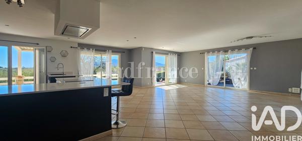 Location maison 4 pièces 157 m² Passa