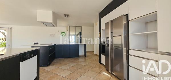 Location maison 4 pièces 157 m² Passa