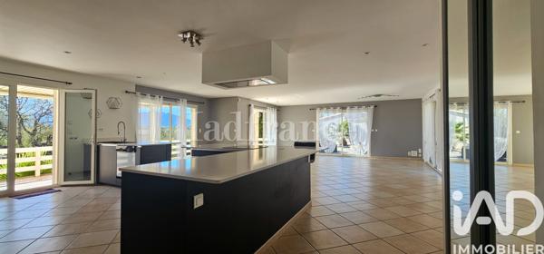Location maison 4 pièces 157 m² Passa