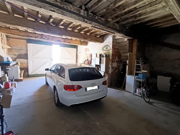 Fort potentiel – Deux habitations, deux garages, 1 834 m² de terrain : une opportunité à ne pas manquer !