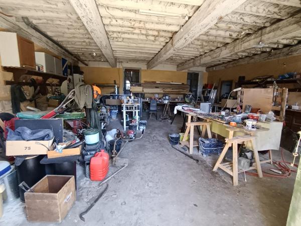 Fort potentiel – Deux habitations, deux garages, 1 834 m² de terrain : une opportunité à ne pas manquer !