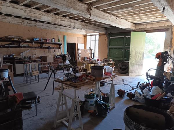Fort potentiel – Deux habitations, deux garages, 1 834 m² de terrain : une opportunité à ne pas manquer !