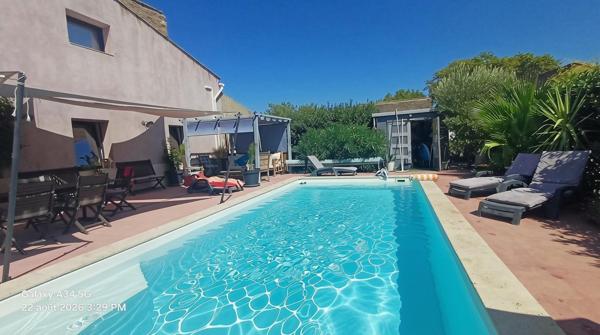 Ancienne écurie entièrement rénovée de 190m² sur un terrain de 447m² avec piscine