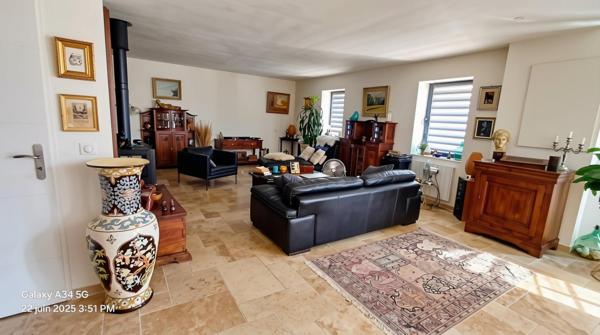 Ancienne écurie entièrement rénovée de 190m² sur un terrain de 447m² avec piscine