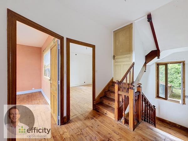 Maison
         6 pièces
        - 180 m² 160 800 € *