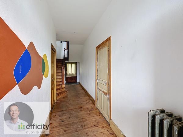 Maison
         6 pièces
        - 180 m² 160 800 € *