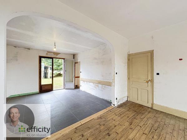Maison
         6 pièces
        - 180 m² 160 800 € *
