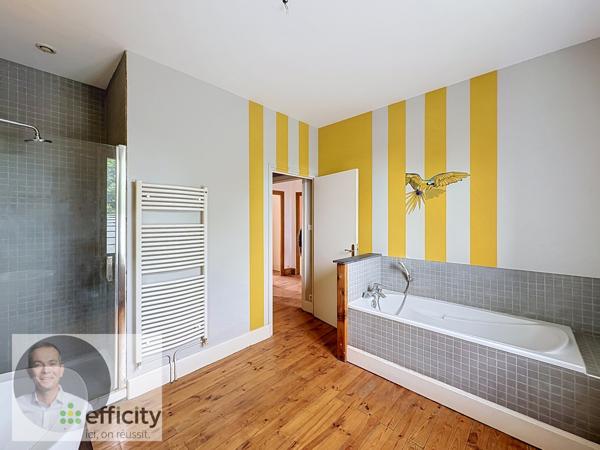 Maison
         6 pièces
        - 180 m² 160 800 € *