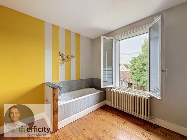 Maison
         6 pièces
        - 180 m² 160 800 € *