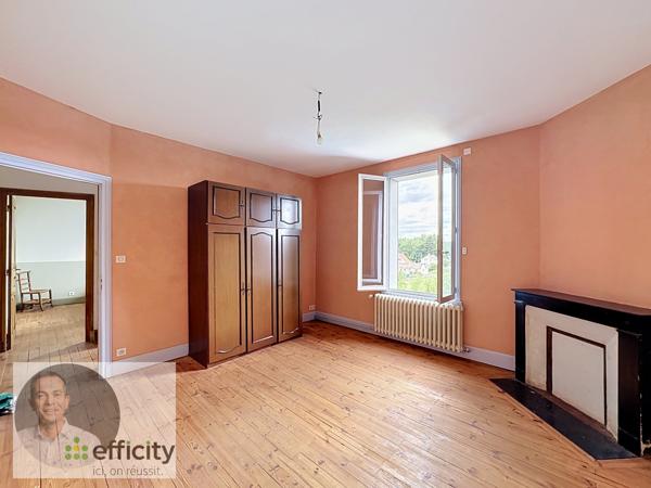 Maison
         6 pièces
        - 180 m² 160 800 € *