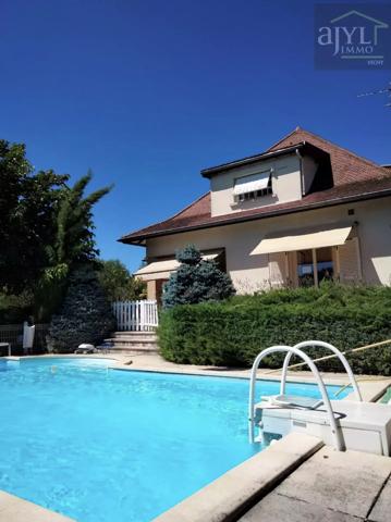 Maison
         9 pièces
        - 220 m² 189 000 € *