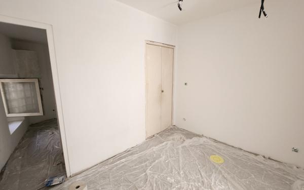 Immeuble à vendre    2 pièces •  Bourg-Saint-Andéol